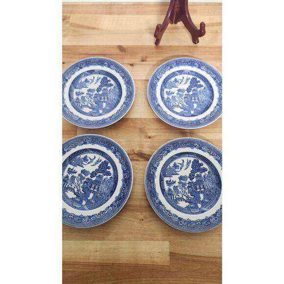 Set of 4 Johnson Bros Blue Willow 6 1/16 inch Bread and Butter Plates - Picture 2 of 3